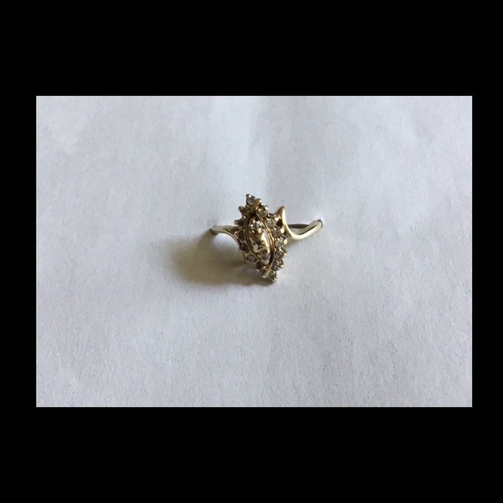 10KT Yellow Gold Diamond ring. Size 5.5